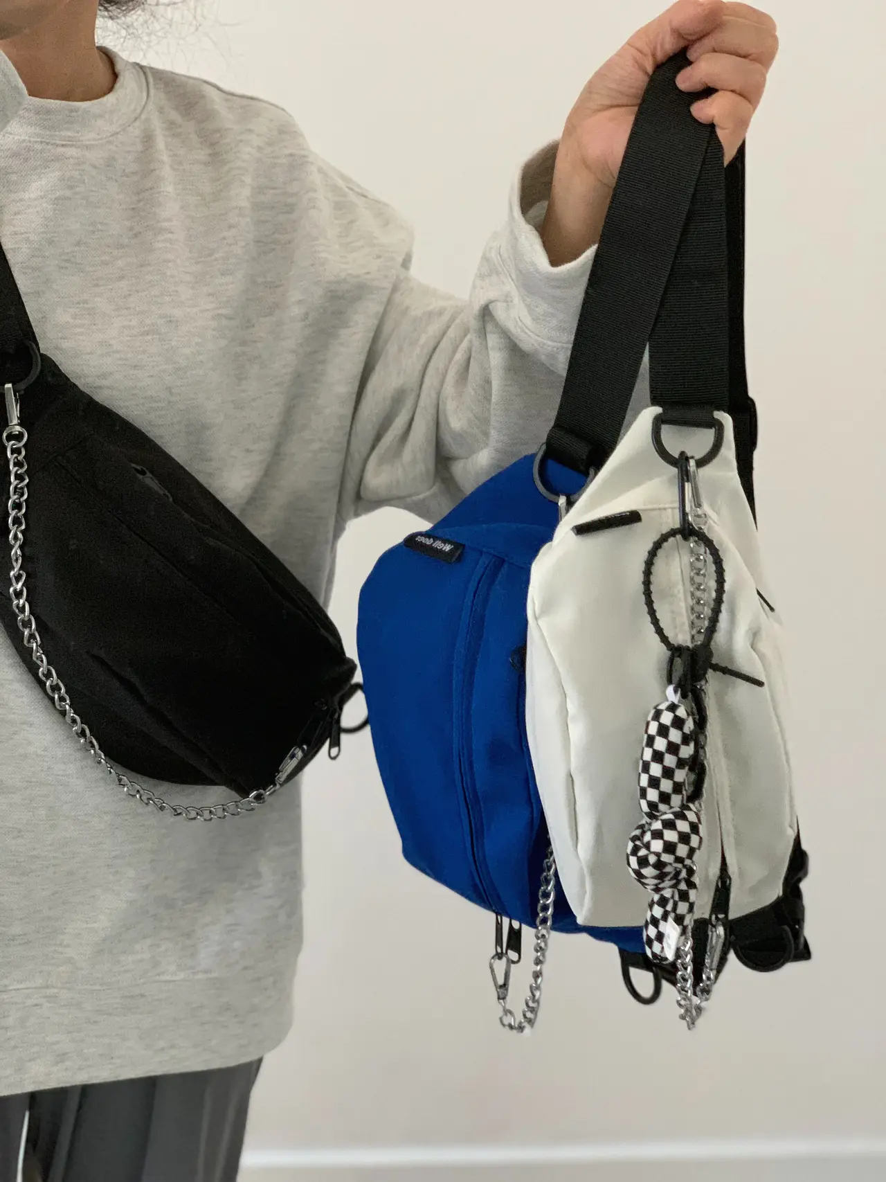 Black Korean Style Crossbody Bag with Chain Detail — feature 18