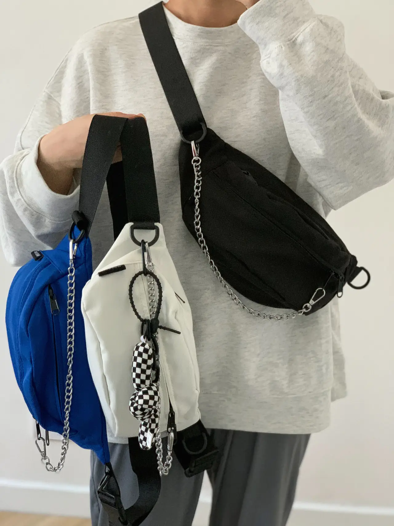 Black Korean Style Crossbody Bag with Chain Detail — feature 19