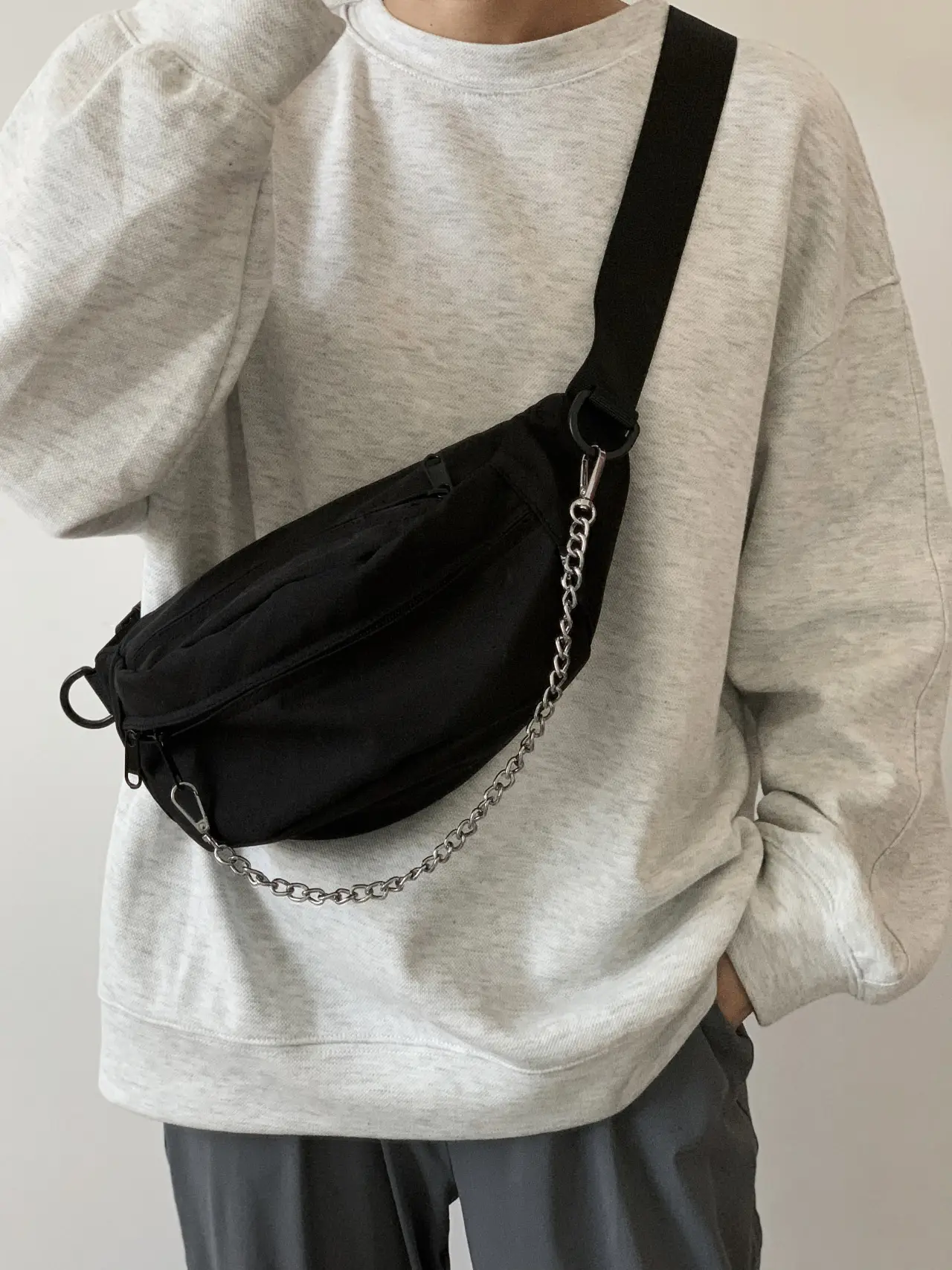 Black Korean Style Crossbody Bag with Chain Detail — feature 25