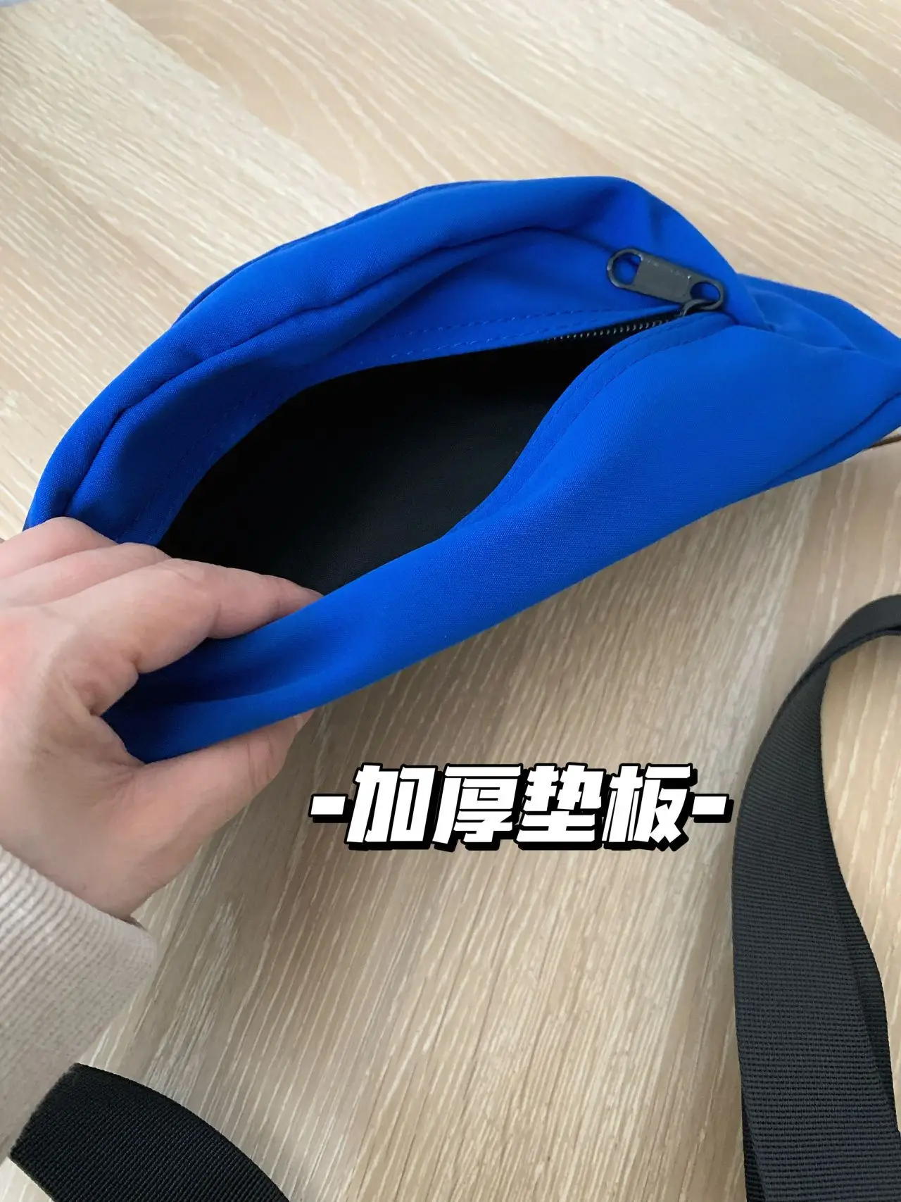 Black Korean Style Crossbody Bag with Chain Detail — feature 4
