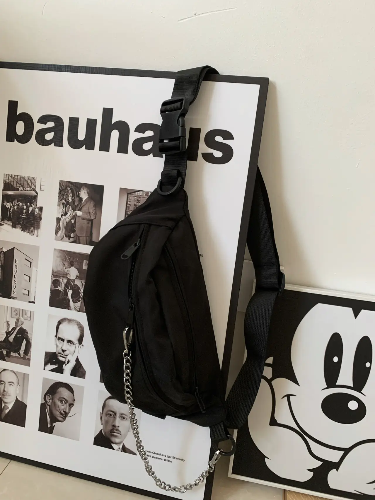 Black Korean Style Crossbody Bag with Chain Detail — feature 9