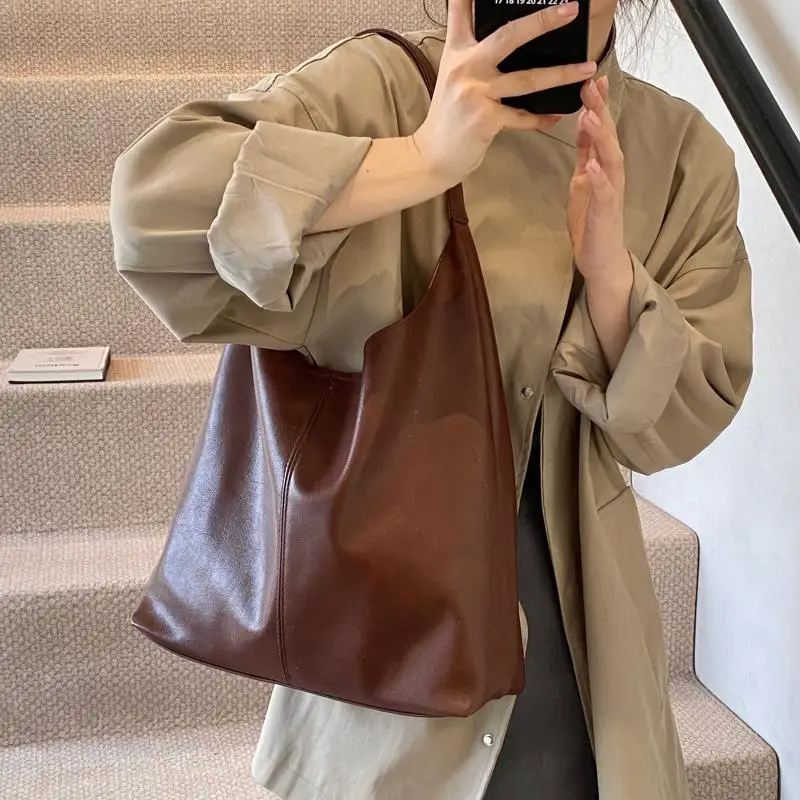 Large Capacity Leather Shoulder Bag for Women - Image 6