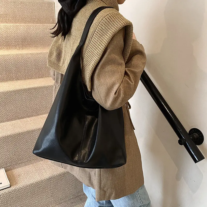 Large Capacity Leather Shoulder Bag for Women - Image 7