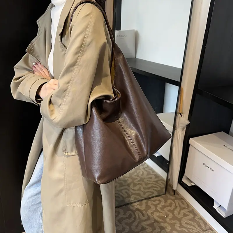 Large Capacity Leather Shoulder Bag for Women - Image 8