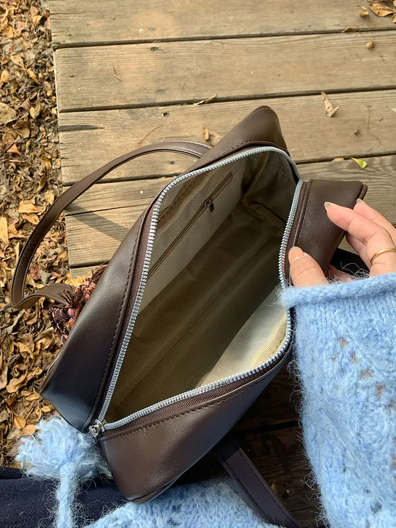 Korean Style Large Capacity Shoulder Bag Women's Autumn 2025 New Retro Underarm Bag All-match Large Capacity Tote Bag — feature 6