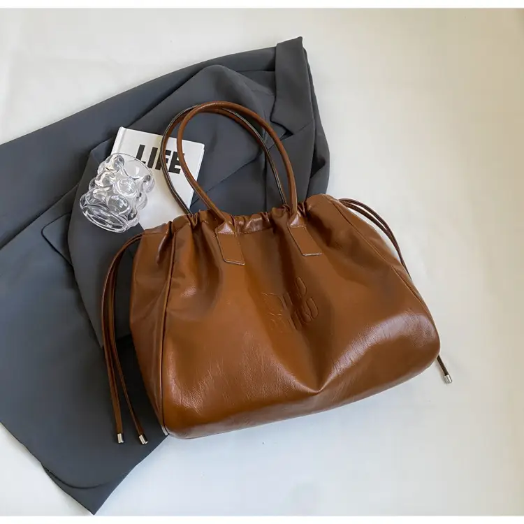 2024 Women's Black PU Shoulder Bag Large Capacity Elegant Casual Commuter Handbag