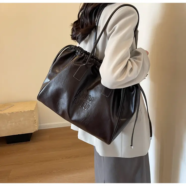 2024 Women's Black PU Shoulder Bag Large Capacity Elegant Casual Commuter Handbag