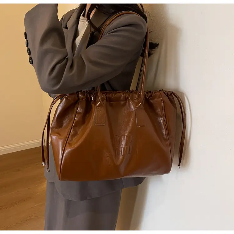 2024 Women's Black PU Shoulder Bag Large Capacity Elegant Casual Commuter Handbag — feature 13
