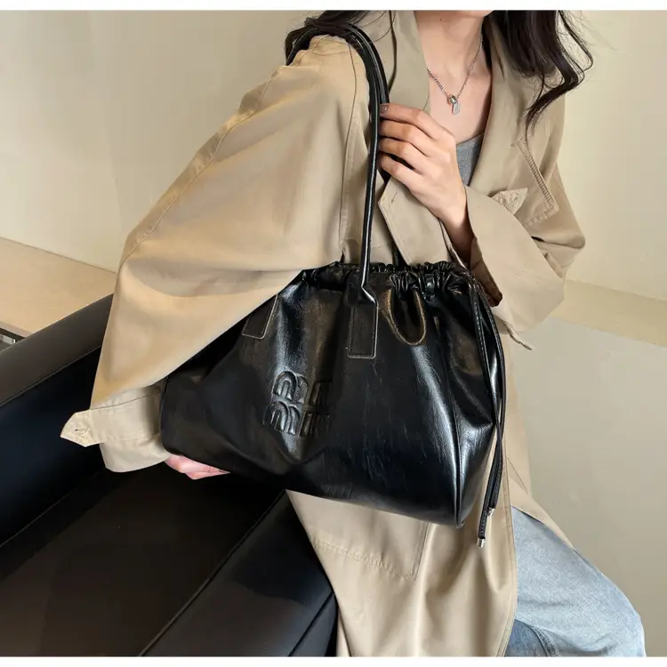 2024 Women's Black PU Shoulder Bag Large Capacity Elegant Casual Commuter Handbag — feature 15