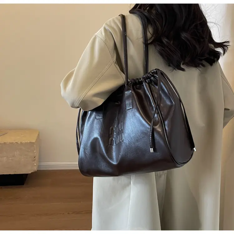 2024 Women's Black PU Shoulder Bag Large Capacity Elegant Casual Commuter Handbag — feature 24