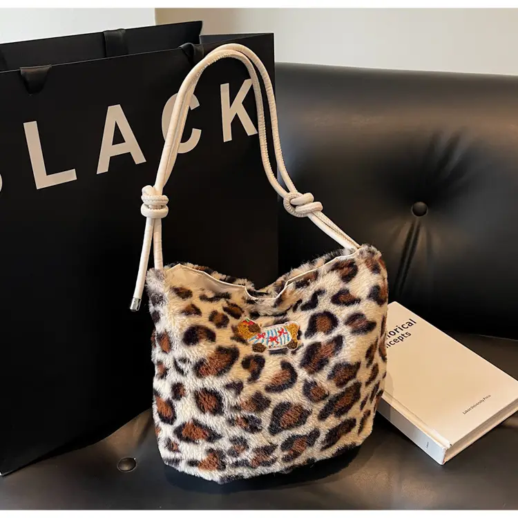Pink Leopard Print Crossbody Bag for Women - Image 5