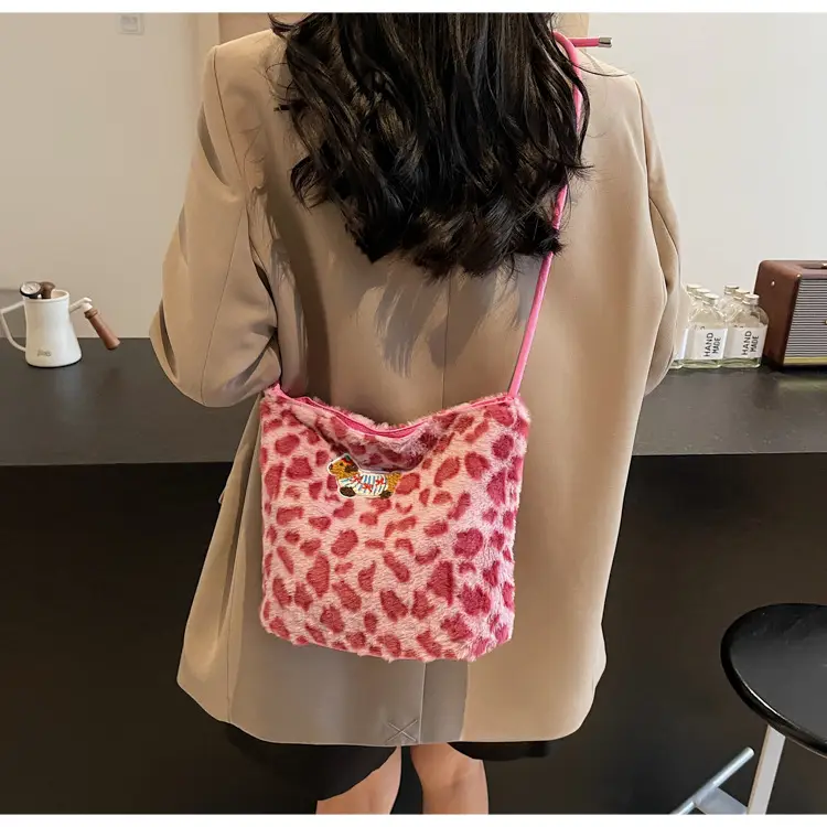 Pink Leopard Print Crossbody Bag for Women - Image 7