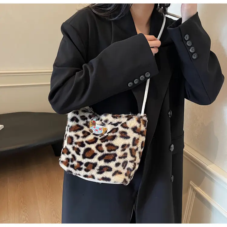 Pink Leopard Print Crossbody Bag for Women - Image 8