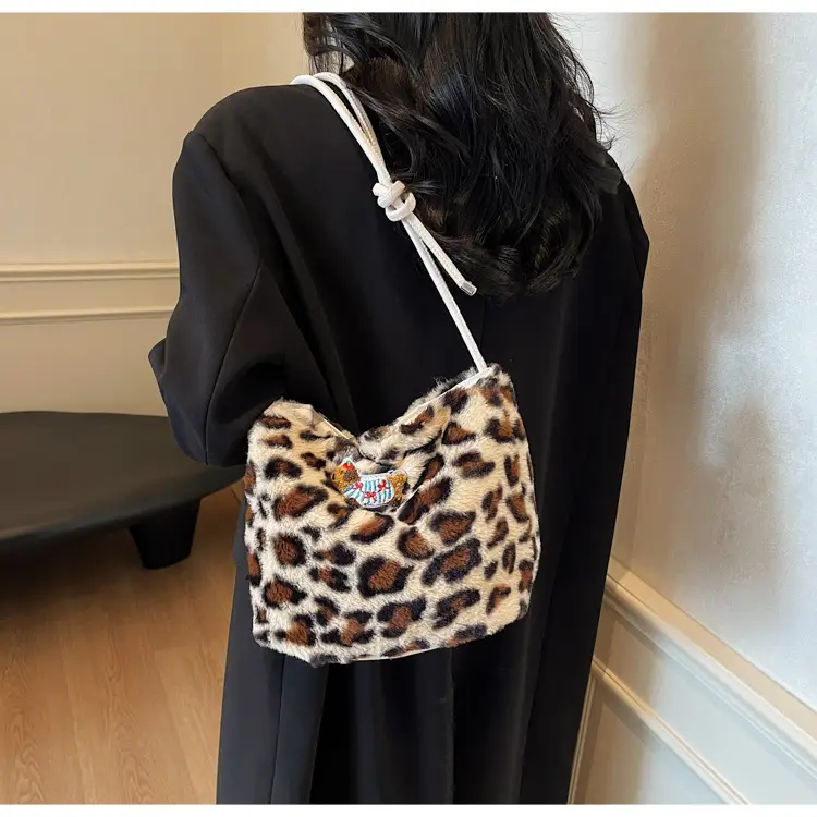 Pink Leopard Print Crossbody Bag for Women — feature 13