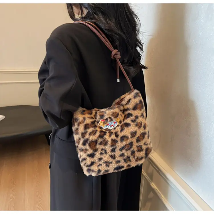 Pink Leopard Print Crossbody Bag for Women — feature 16