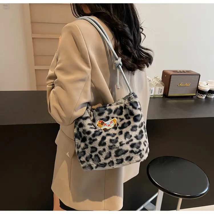 Pink Leopard Print Crossbody Bag for Women — feature 18