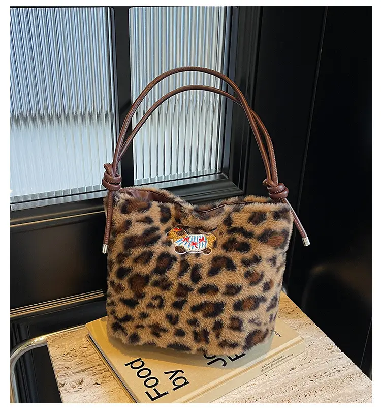 Pink Leopard Print Crossbody Bag for Women — feature 2