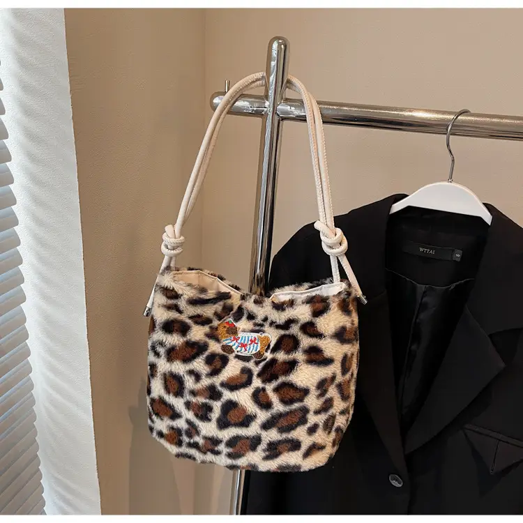 Pink Leopard Print Crossbody Bag for Women - Image 3