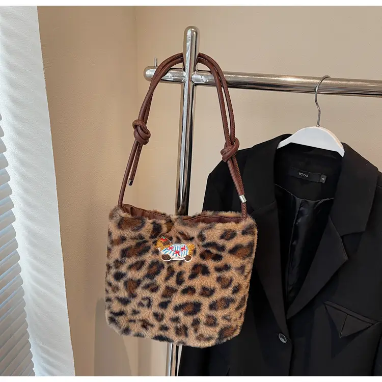 Pink Leopard Print Crossbody Bag for Women - Image 4