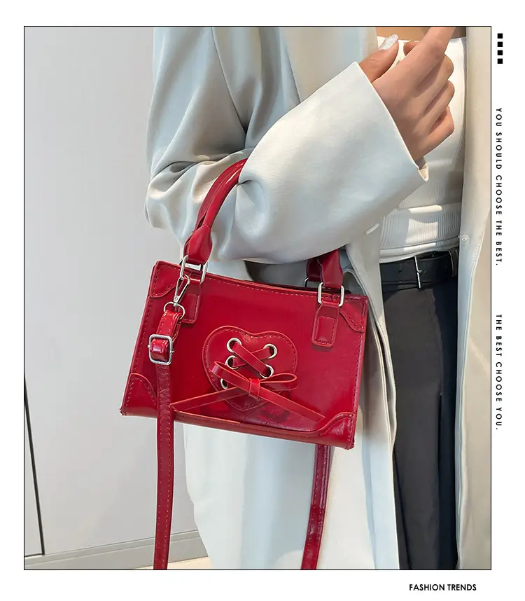 Black Korean Style Retro Shoulder Bag 2024 — feature 2
