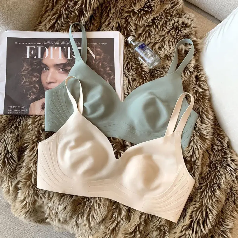 Rabbit Ears Crystal Cup Seamless Steel Ring-free Underwear Women's Big Chest Shiny Summer Thin Breathable Latex Milk Leather Bra