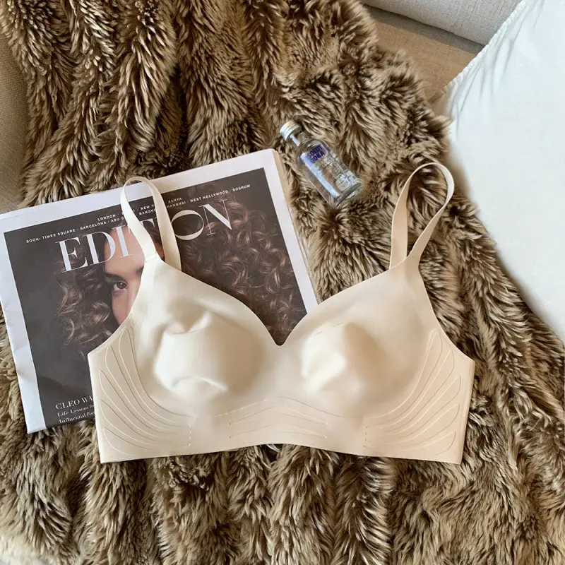 Rabbit Ears Crystal Cup Seamless Steel Ring-free Underwear Women's Big Chest Shiny Summer Thin Breathable Latex Milk Leather Bra