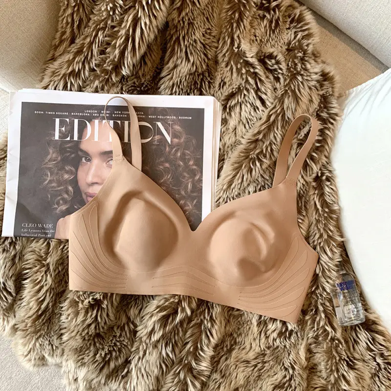 Rabbit Ears Crystal Cup Seamless Steel Ring-free Underwear Women's Big Chest Shiny Summer Thin Breathable Latex Milk Leather Bra