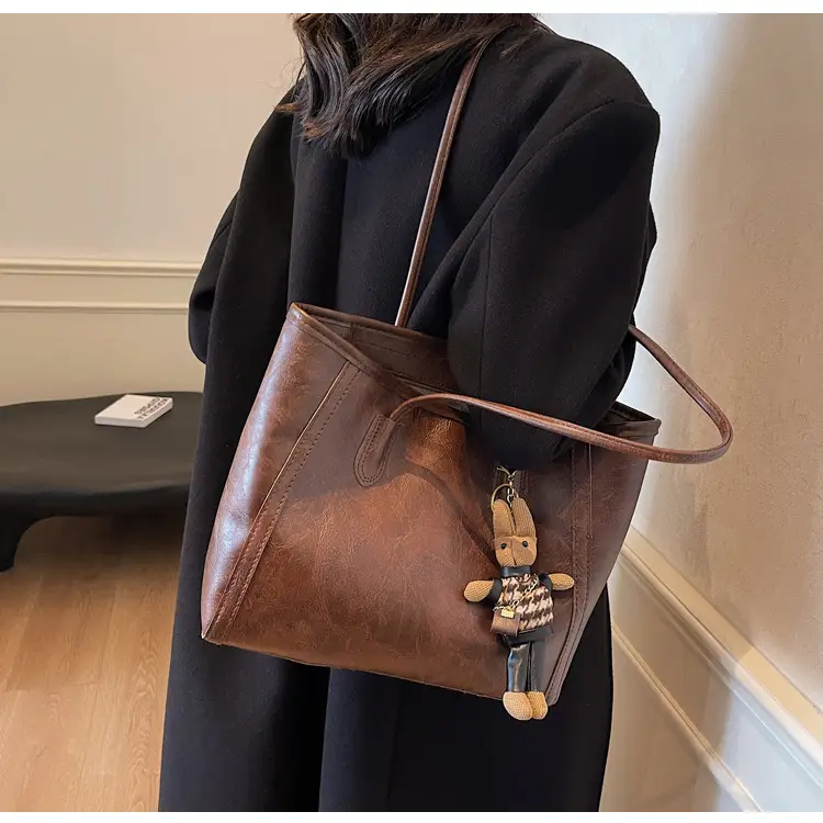 Women's Cross-Country Leather Tote Bag Cream Brown β feature 28