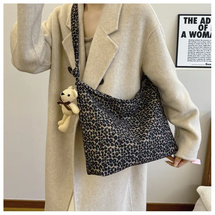 Leopard Print Fleece Shoulder Bag for Women Large Capacity — feature 12