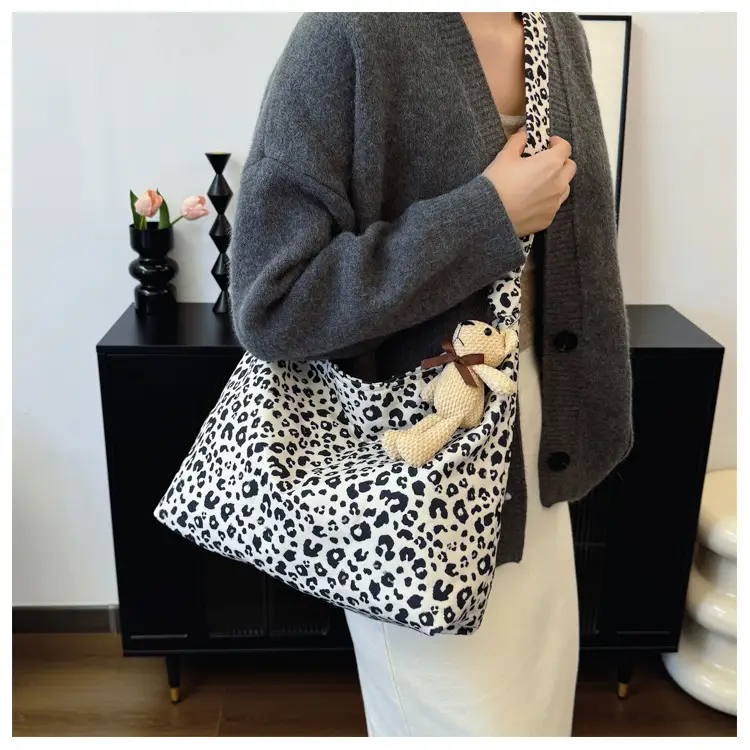 Leopard Print Fleece Shoulder Bag for Women Large Capacity — feature 13