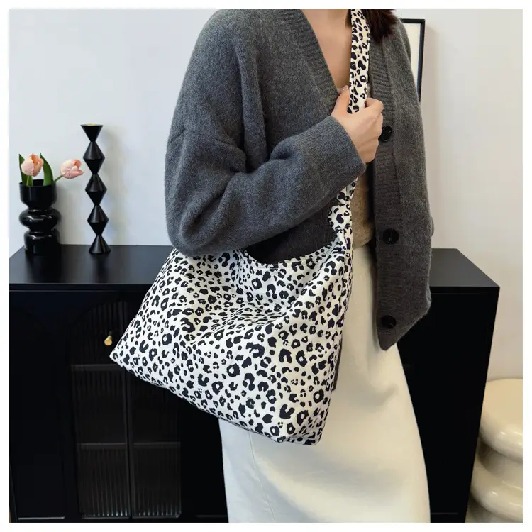 Leopard Print Fleece Shoulder Bag for Women Large Capacity — feature 14