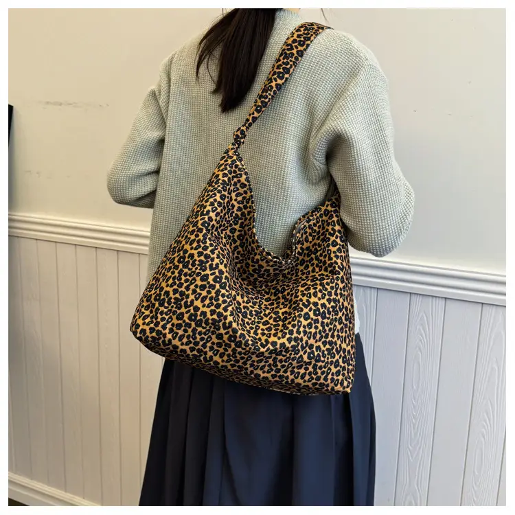 Leopard Print Fleece Shoulder Bag for Women Large Capacity — feature 15