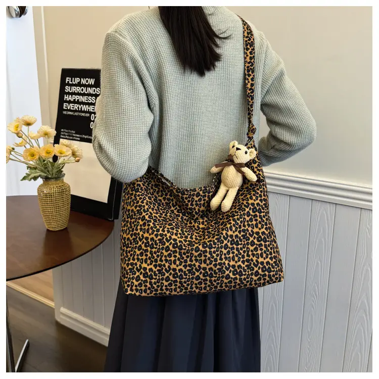 Leopard Print Fleece Shoulder Bag for Women Large Capacity — feature 16