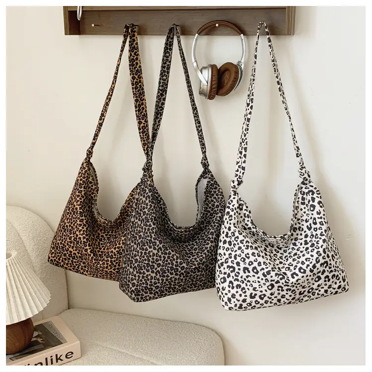Leopard Print Fleece Shoulder Bag for Women Large Capacity — feature 26
