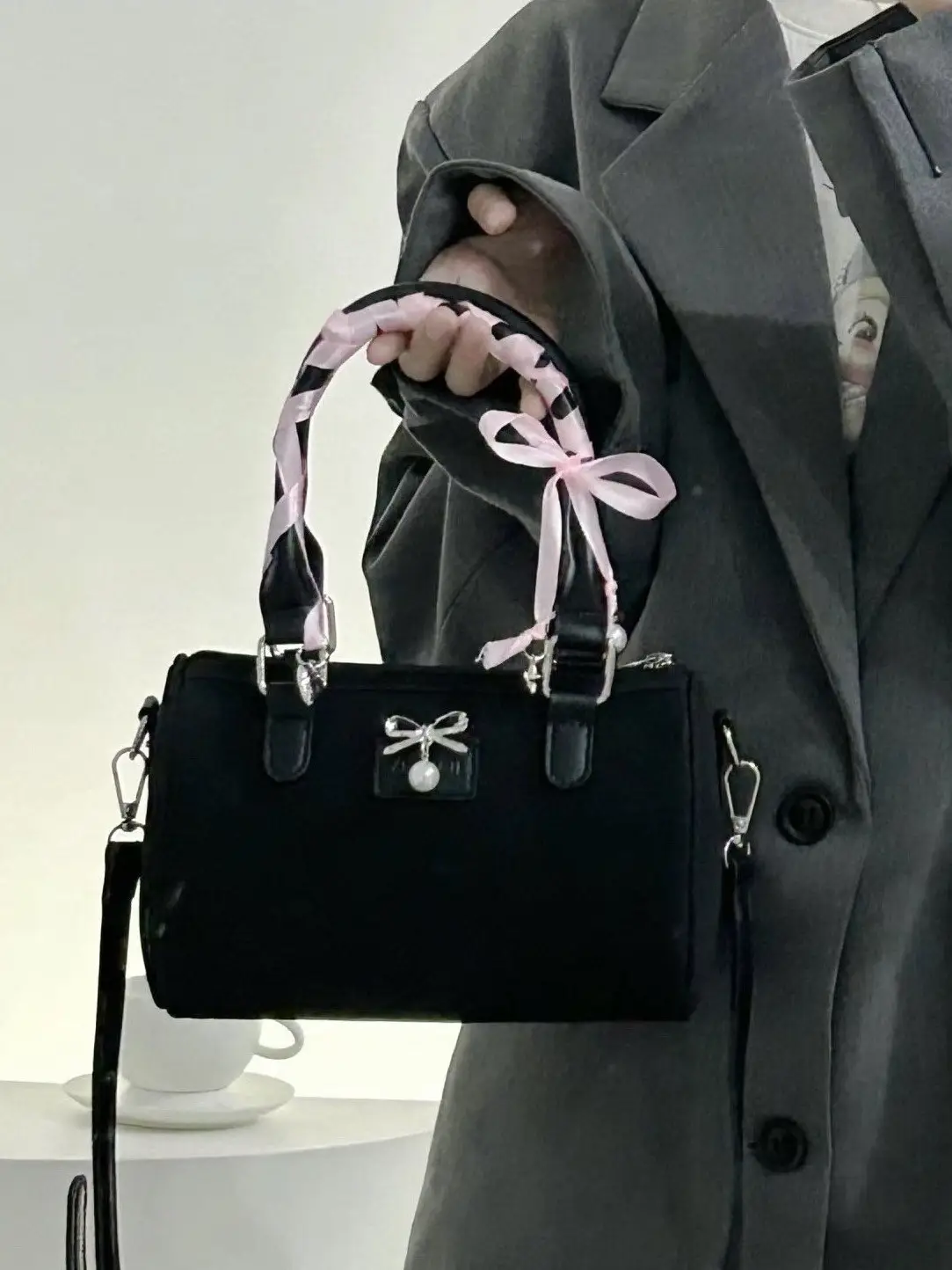 Black Heart Bow Crossbody Bag for Girls — feature 2