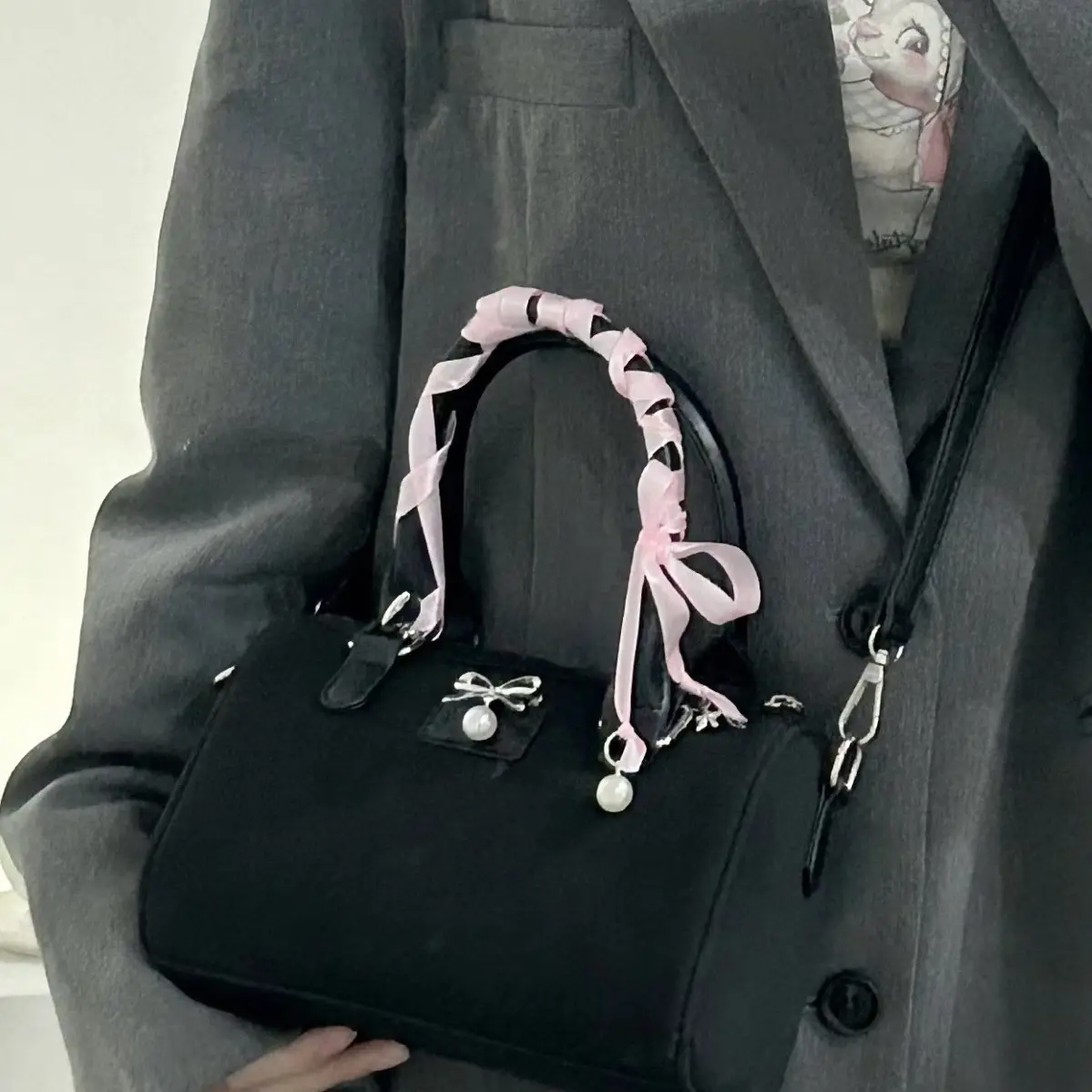 Black Heart Bow Crossbody Bag for Girls — feature 3