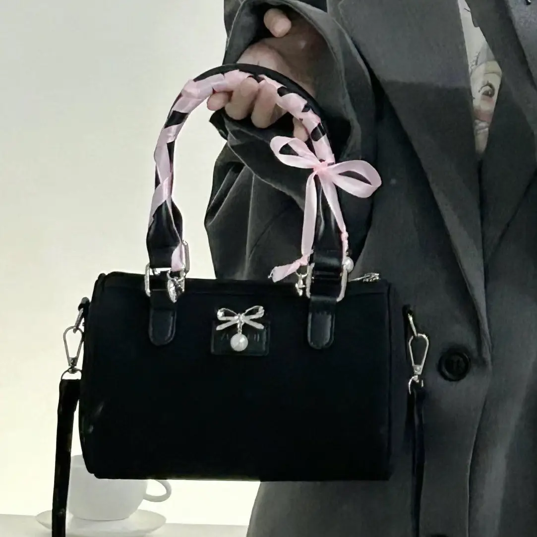 Black Heart Bow Crossbody Bag for Girls — feature 4