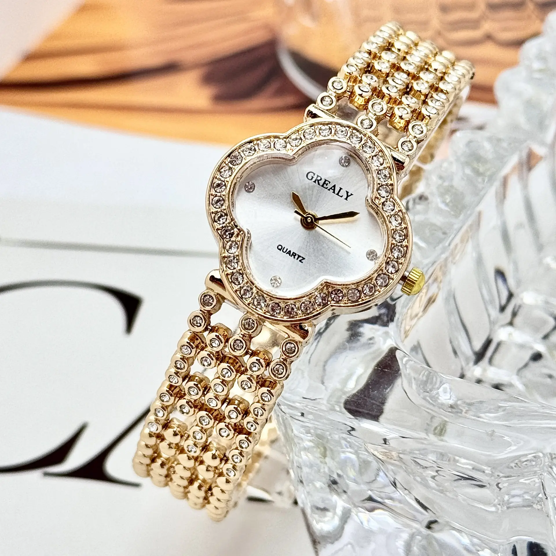 Grealty Women's Diamond Watch Gold Crystal Band — feature 10