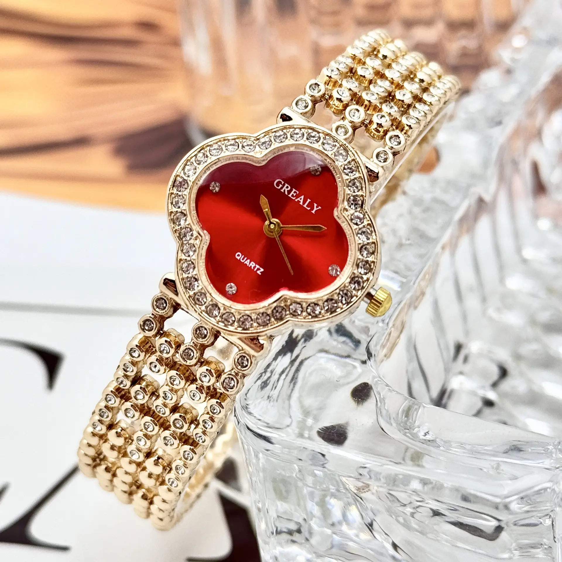 Grealty Women's Diamond Watch Gold Crystal Band — feature 11