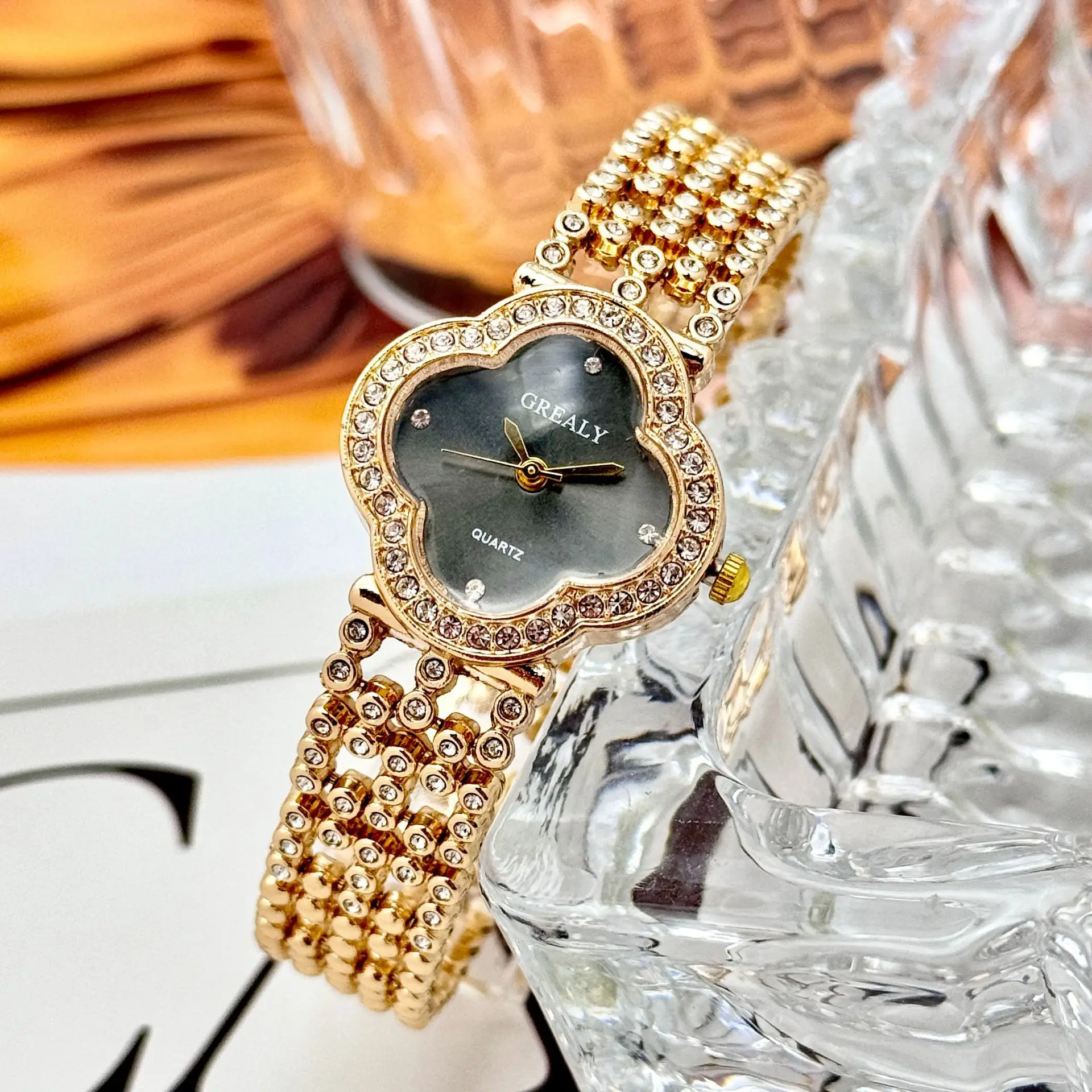 Grealty Women's Diamond Watch Gold Crystal Band — feature 12