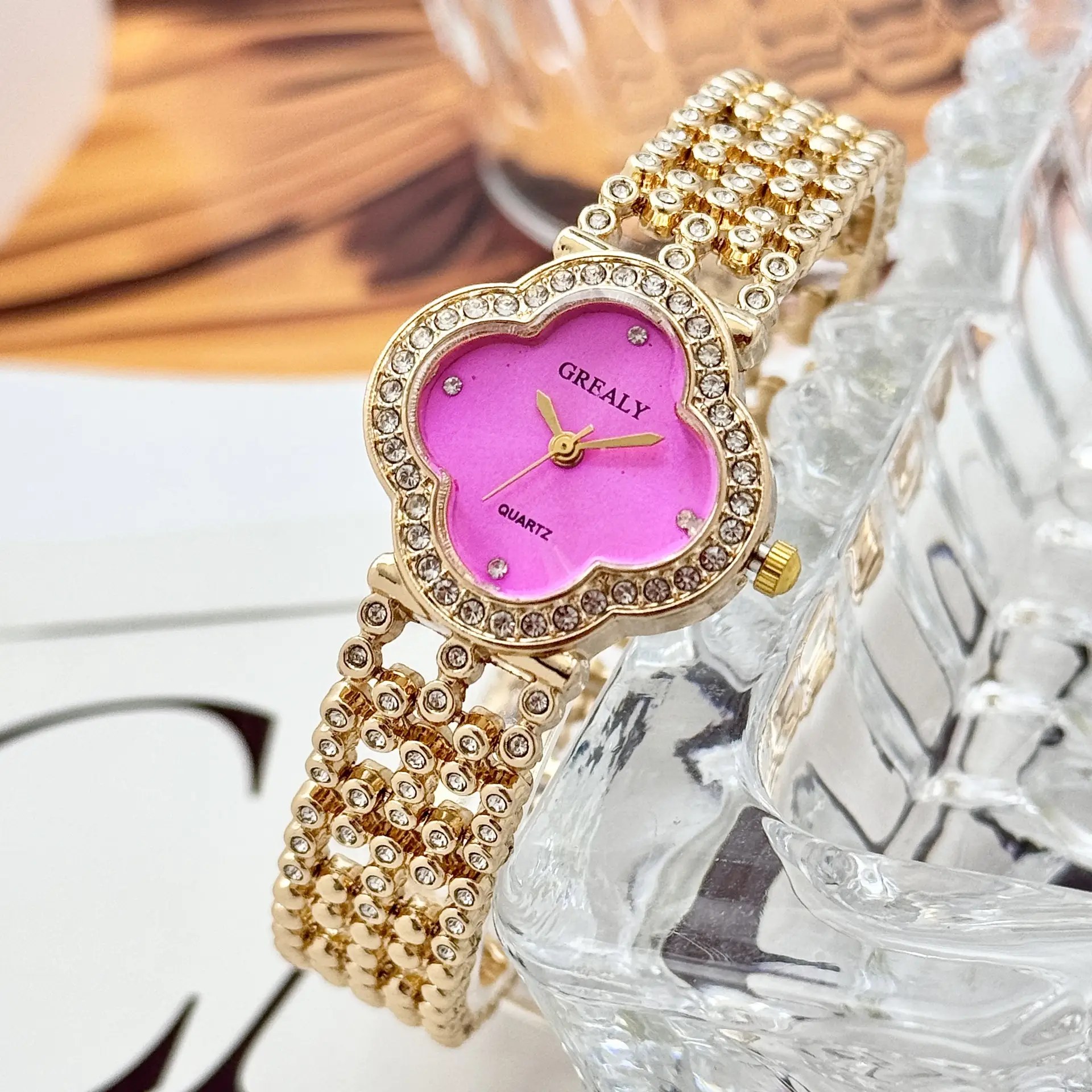 Grealty Women's Diamond Watch Gold Crystal Band — feature 13