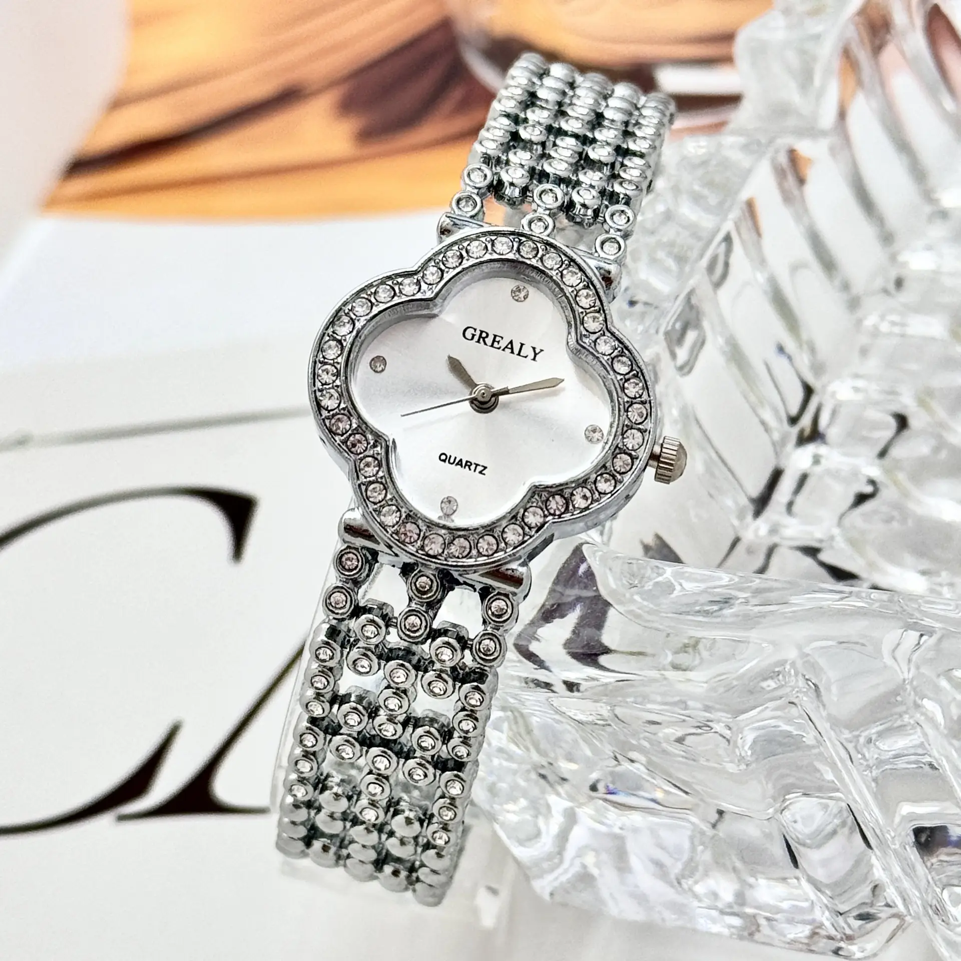 Grealty Women's Diamond Watch Gold Crystal Band — feature 14