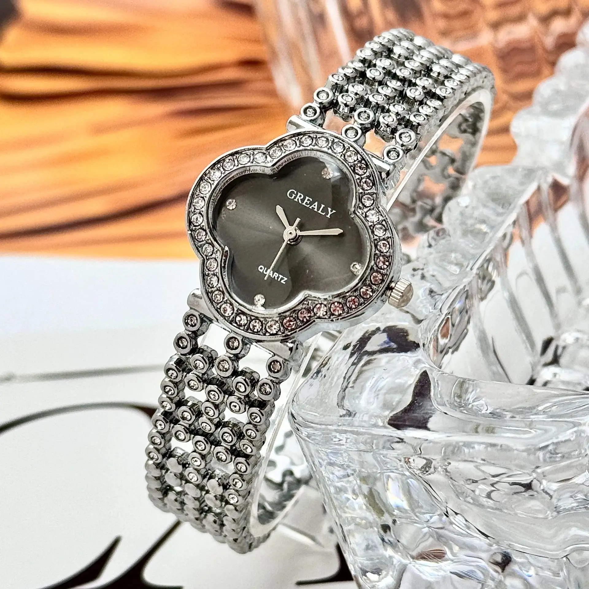 Grealty Women's Diamond Watch Gold Crystal Band — feature 15