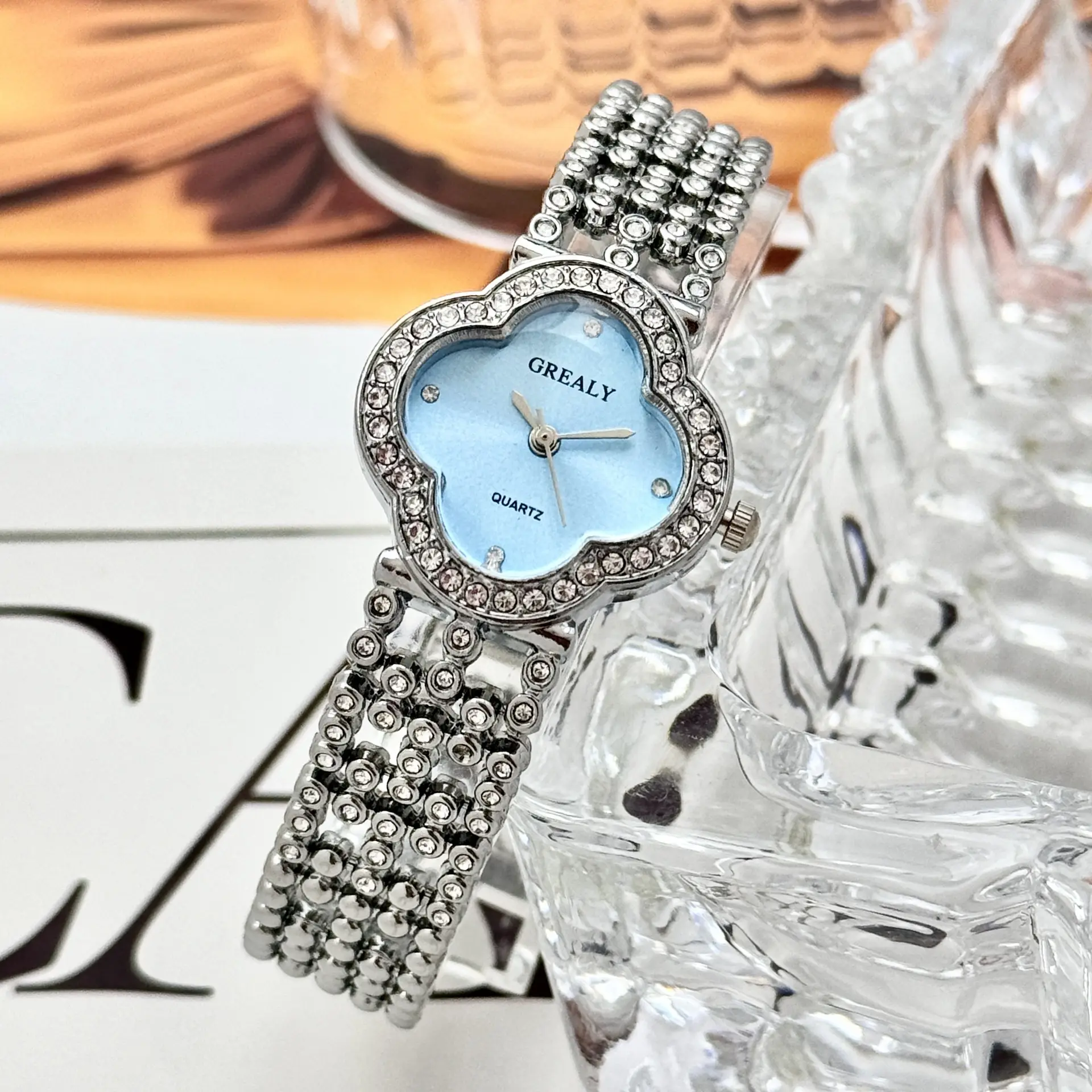 Grealty Women's Diamond Watch Gold Crystal Band — feature 16