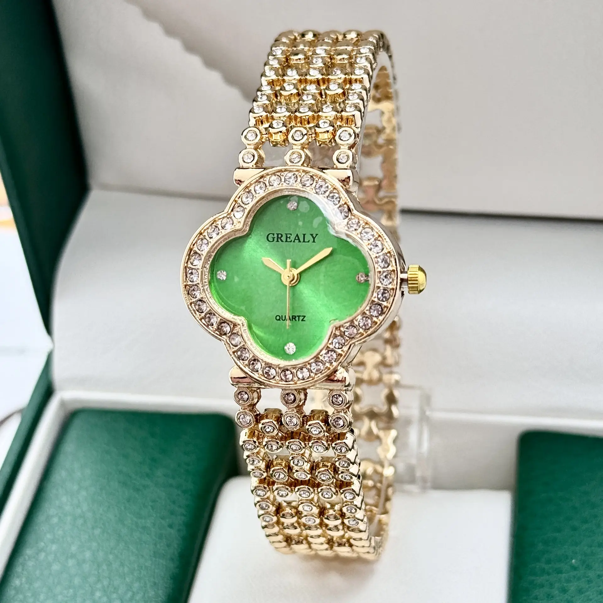 Grealty Women's Diamond Watch Gold Crystal Band — feature 6