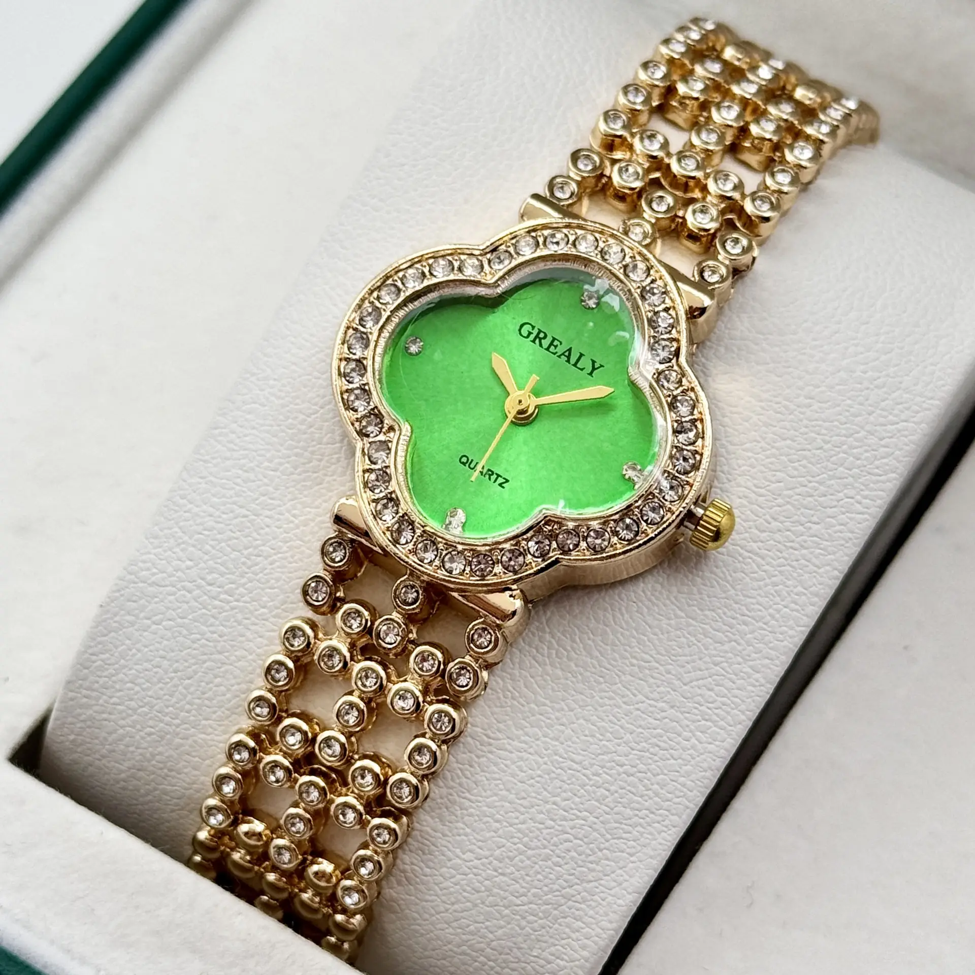 Grealty Women's Diamond Watch Gold Crystal Band — feature 7