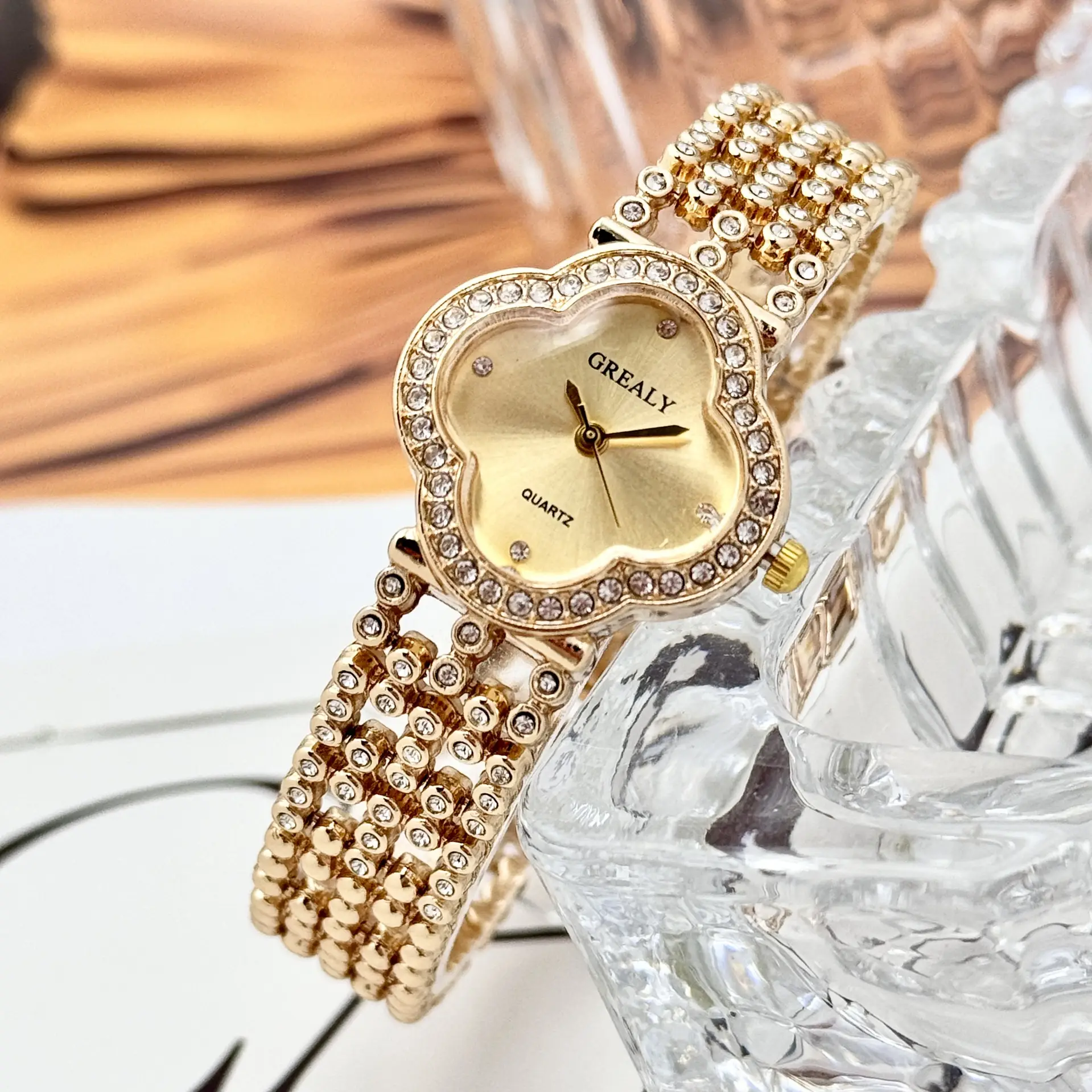 Grealty Women's Diamond Watch Gold Crystal Band — feature 8