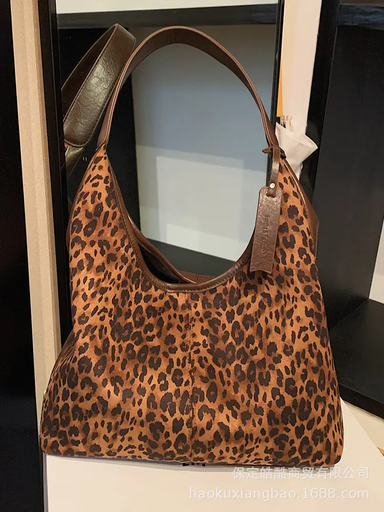 Leopard Print Large Capacity Women's Shoulder Bag - Image 4