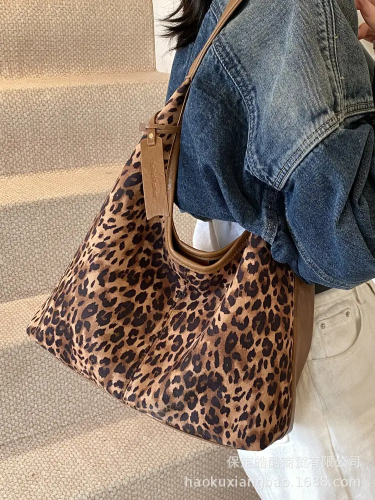 Leopard Print Large Capacity Women's Shoulder Bag - Image 6