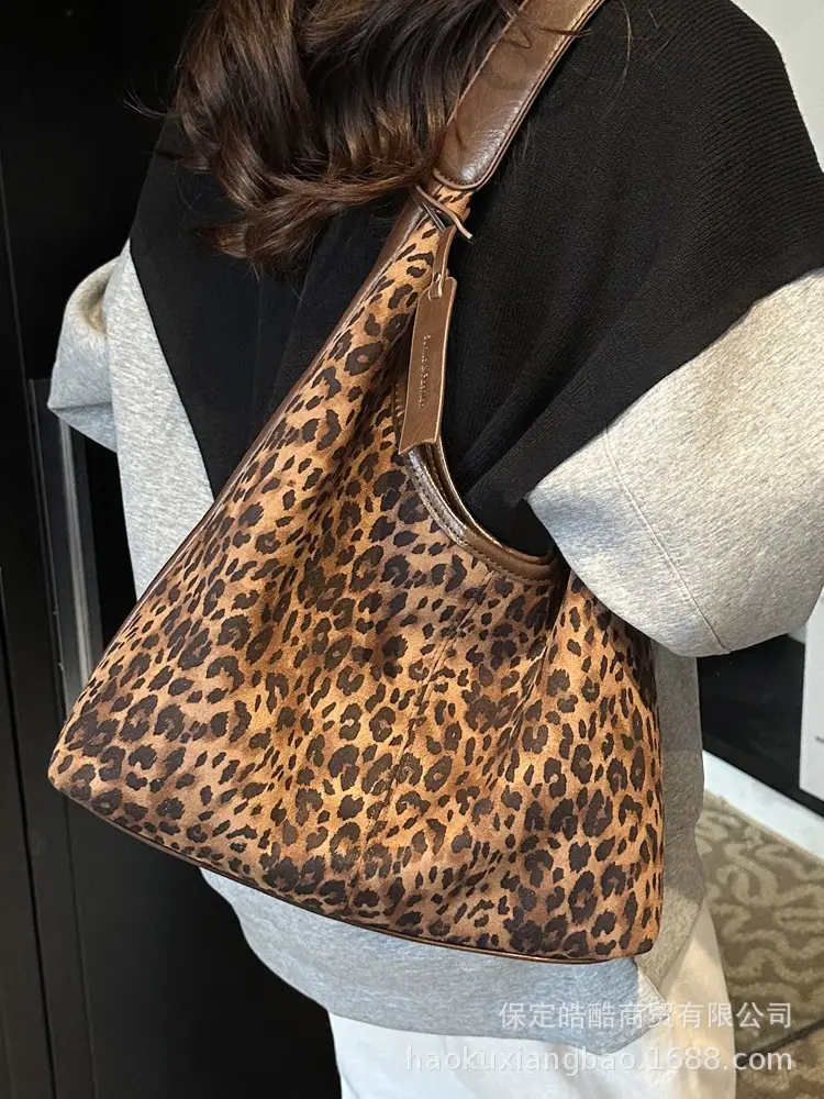 Leopard Print Large Capacity Women's Shoulder Bag - Image 7